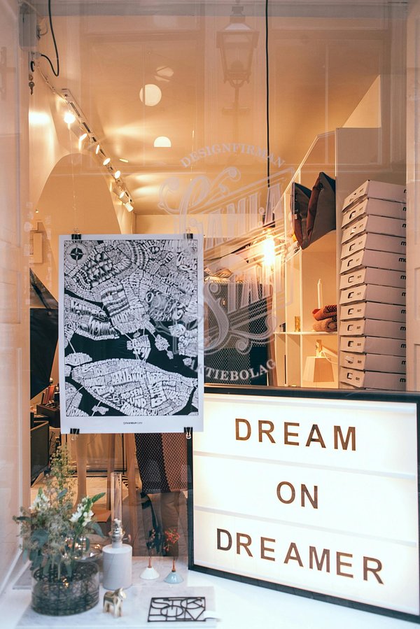 Écran dynamique pour vitrines : la solution innovante pour booster votre visibilité